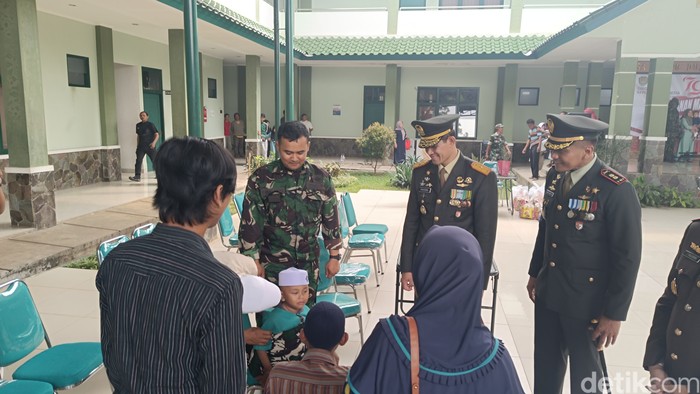 Rayakan HUT ke-79 RI, Puluhan Anak-anak Sunat Gratis di Kodim Bogor. (Rizky Adha Mahendra/detikcom)