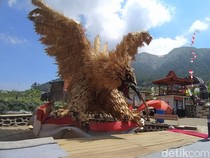 Replika Burung Garuda Jadi Spot Foto Baru di Basecamp Pendem Gunung Andong