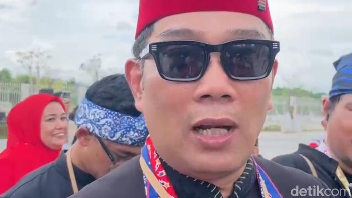 Ridwan Kamil memakai baju adat khas Betawi saat menghadiri HUT Ke-79 RI di IKN (Eva/detikcom)