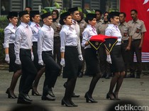 Saat Kru Maskapai Penerbangan Gelar Upacara HUT RI