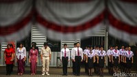 Upacara HUT RI di Lion Village berlangsung pada pukul 10.00 WIB. 