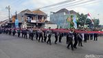 Momen Satlimnas Kota Malang Bentangkan Merah Putih Sepanjang 79 Meter di HUT RI