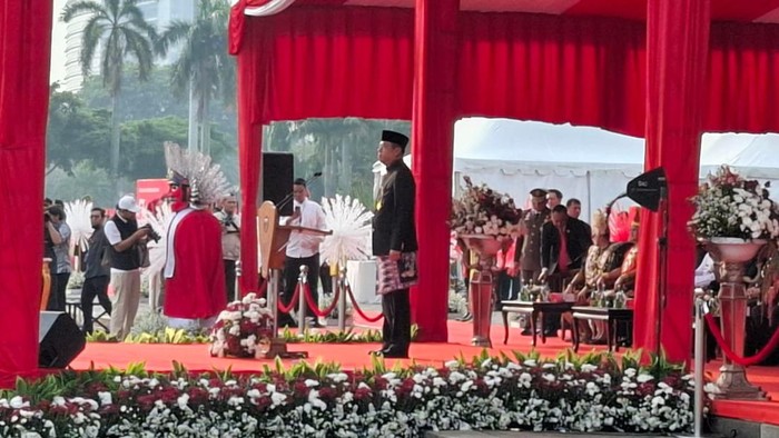 Kesakralan Upacara HUT ke-79 RI di Monas Terpancar dari Balutan Baju Adat Betawi yang Dipakai Sekda Joko