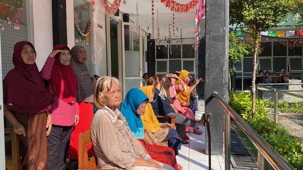 Semangat Lansia di Griya Wreda Surabaya Ikut Upacara, Kenang Masa Perjuangan