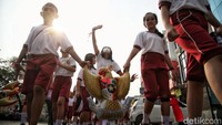 HUT ke-79 Republik Indonesia kali ini mengangkat tema Nusantara Baru Indonesia Maju yang dimana memiliki makna salah satunya adalah untuk pertama kalinya upacara Kemerdekaan tahun ini akan dilakukan di Ibu Kota Nusantara (IKN) Kalimantan. Tua, muda bergabung dan bergotong royong untuk memeriahkan HUT ke-79 Republik Indonesia.