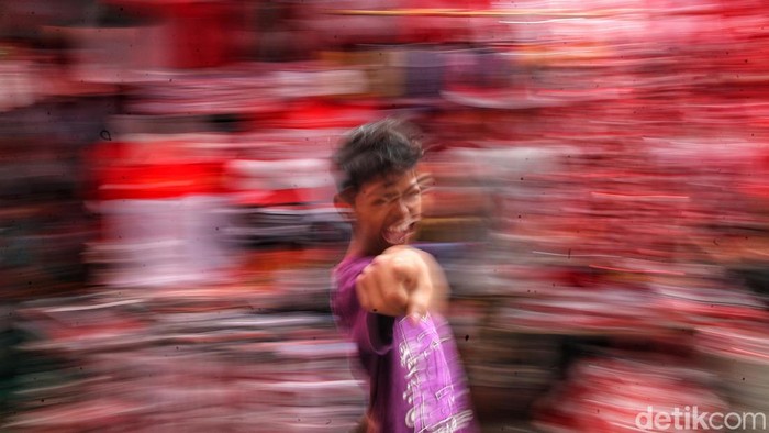 Semarak Kemerdekaan RI ke-79 Beragam kegiatan digelar untuk menyambut perayaan kemerdekaan Republik Indonesia ke-79. Seperti visualisasi yang dikumpulkan oleh Fotografer detikcom di Jakarta.
Inilah secuil gambaran semarak kemerdekaan Republik Indonesia ke-79 yang ada di Jakarta dengan pendekatan visual fotografis.