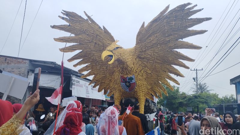 Semarak pawai kemerdekaan di Desa Kolam, Deli Serdang (Kartika Sari/detikcom)