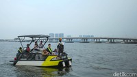 Jika dari Lands End PIK 2, Kepulauan Seribu berjarak lebih dekat dibanding pelabuhan lainnya yang membuka perjalanan ke tempat itu.  