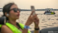 Perahu Seadoo siap mengantar wisatawan dari Lands End PIK 2 ke Pulau Bidadari, Kepulauan Seribu.