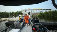 Saat ini pelabuhan itu masih tersedia hanya untuk aktivitas kapal yang disediakan oleh Seadoo. Karenanya, bagi traveler yang ingin mencobanya bisa memesan paket perjalanan di Seadoo Safari Jakarta atau Seadoo Canam PIK.  
