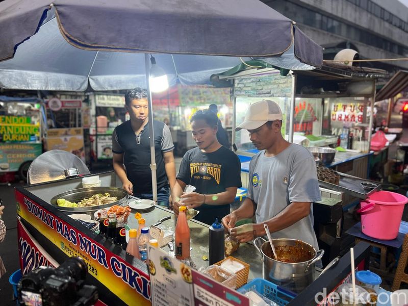 Siomay hingga Es Alpukat Kocok Ini Paling Viral di Cikini