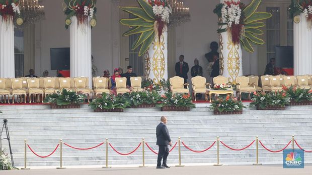 Suasana jelang HUT RI ke 79 di Istana Merdeka, Jakarta, Sabtu (17/8/2024). (CNBC Indonesia/Tri Susilo)