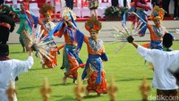Tarian yang ditampilkan berasal dari sejumlah daerah di Indonesia. 