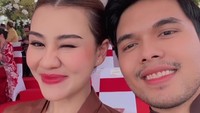 Thariq Halilintar dan Aaliyah Massaid menjadi tamu undangan di perayaan HUT ke-79 RI di Istana Negara Ibu Kota Nusantara, Sabtu (17/8/2024). Foto: dok. Instagram Thariq Halilintar dan Aaliyah Massaid.