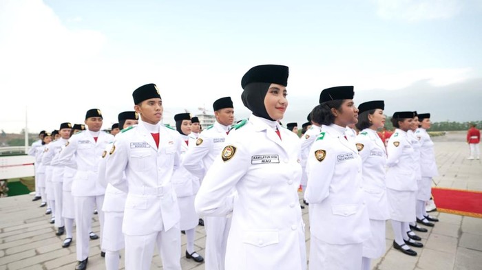 Paskibraka Putri Cetak Sejarah di HUT Ke-79 RI dengan Kenakan Hijab