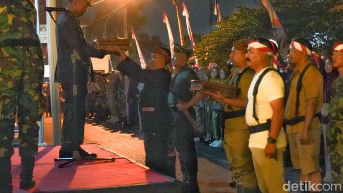 Tradisi upacara Taptu di Makodim 0604 Karawang