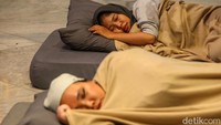 Usai tidur mereka akan mendapatkan berbagai gangguan, mulai dari suara alarm yang sangat keras hingga suara-suara berisik yang bisa membangunkan orang. 