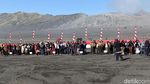 Upacara HUT ke-79 RI di Lautan Pasir Bromo