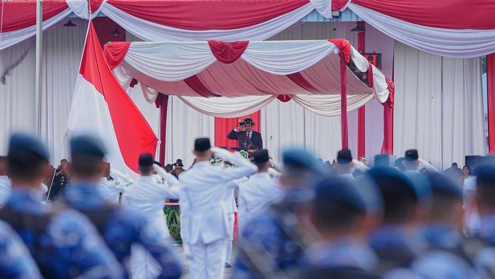 Upacara dilakukan di Lapangan Apron Charlie Lanud Soewondo, Medan, pada Sabtu (17/8/2024). Wakil Wali Kota Medan, dan sejumlah Forkopimda ikut hadir dalam upacara. Upacara dilakukan di Lapangan Apron Charlie Lanud Soewondo, Medan, pada Sabtu (17/8/2024). Wakil Wali Kota Medan, dan sejumlah Forkopimda ikut hadir dalam upacara.
