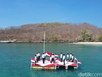 Warga Flores Timur Gelar Upacara HUT ke-79 RI di Tengah Laut