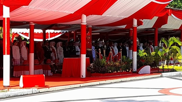 Upacara HUT ke-79 RI di Rumah Jabatan Gubernur Sulsel.
