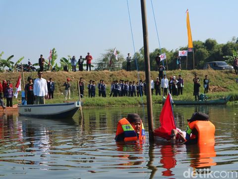Upacara HUT ke-79 RI di Sungai Juwana, Kabupaten Pati, Jawa Tengah, Sabtu (17/8/2024).