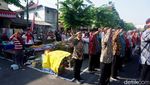 Unik, Upacara HUT RI di Tengah Pasar Karangmenjangan Surabaya