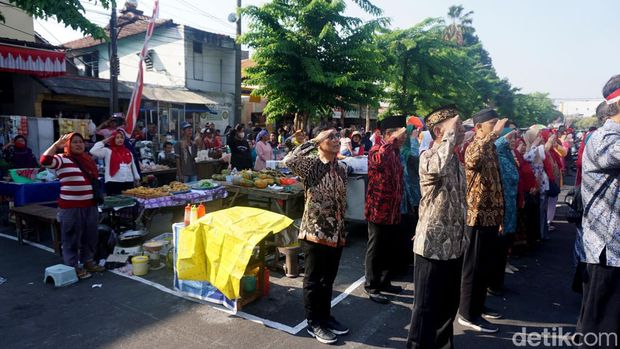 Upcara Bendera di Pasat Tradisional Surabaya