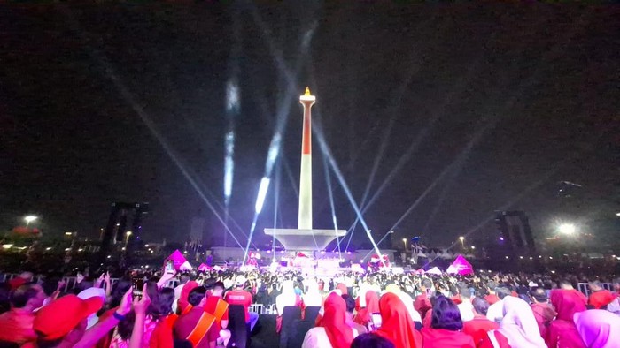 Monas Bersinar dengan Spektakuler dalam Perayaan HUT ke-79 RI, Sajikan Video Mapping dan Pertunjukan Air Mancur yang Memukau