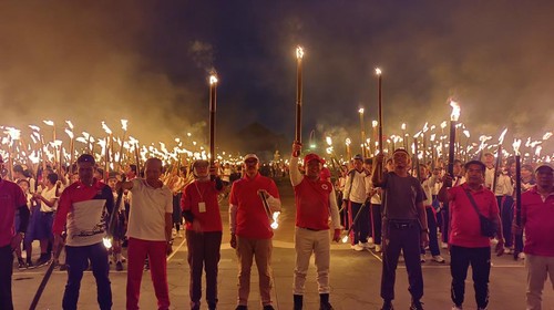 Warga Bangli tumpak ruah mengikuti pawai obor untuk memeriahkan HUT ke-79 RI pada Jumat (16/8/2024) malam. (Foto: Istimewa)