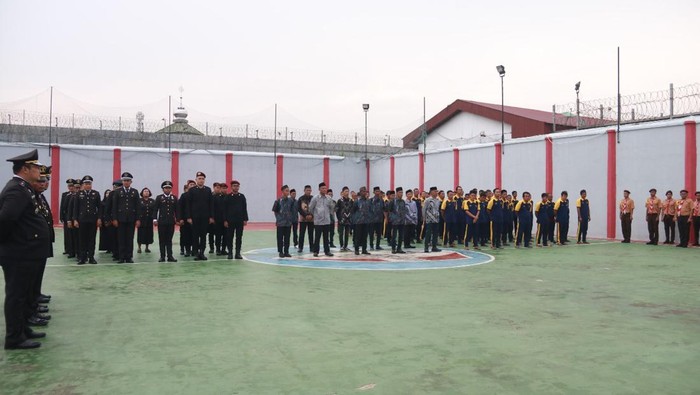 Warga binaan Lapas Tanjungbalai Asahan mengikuti upacara pemberian remisi HUT ke-79 RI. (dok. Istimewa)