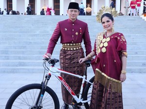 Menang Kostum Terbaik, AHY Dapat Sepeda Jokowi: Spesial Ada Tulisannya