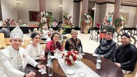 Setelah acara pagi di IKN selesai, Annisa Pohan dan sang suami bagikan momen makan siang bersama presiden Jokowi hingga Prabowo Subianto. Foto: Instagram annisayudhoyono