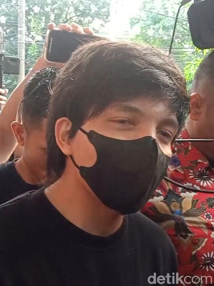 Atta Halilintar Atta Halilintar bicara soal permintaan maafnya kepada ayah Fuji.