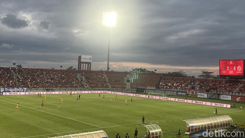 Laga Bali United kontra Semen Padang di Stadion Kapten I Wayan Dipta, Minggu (18/8/2024). Serdadu Tridatu unggul 2-0. (Ida Bagus Putu Mahendra/detikBali)
