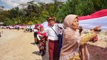 Bendera Merah Putih Raksasa Membentang di Batas Indonesia-Timor Leste
