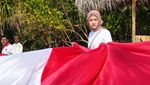 Bendera Merah Putih Raksasa Membentang di Batas Indonesia-Timor Leste