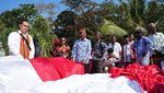 Bendera Merah Putih Raksasa Membentang di Batas Indonesia-Timor Leste