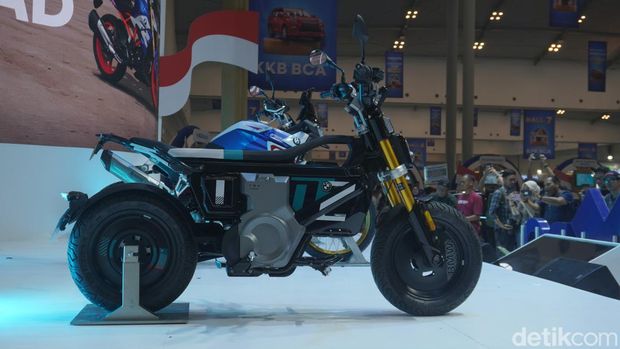 BMW Motorrad resmi menjual motor listrik CE 02 di Indonesia