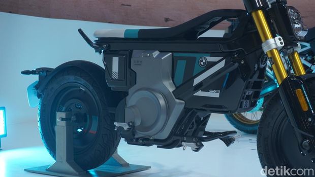 BMW Motorrad resmi menjual motor listrik CE 02 di Indonesia