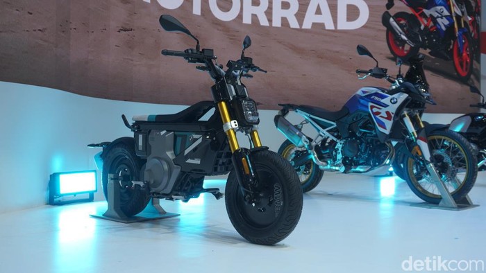 BMW Motorrad resmi menjual motor listrik CE 02 di Indonesia