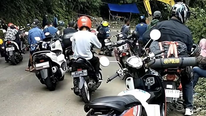 Buka tutup di Jalur Tompo Ladang, Maros, Sulsel.