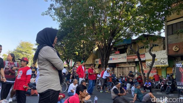 Suasana panggung hiburan 'Rock in Halte' yang dihelat di CFD Solo, Minggu (18/8/2024).