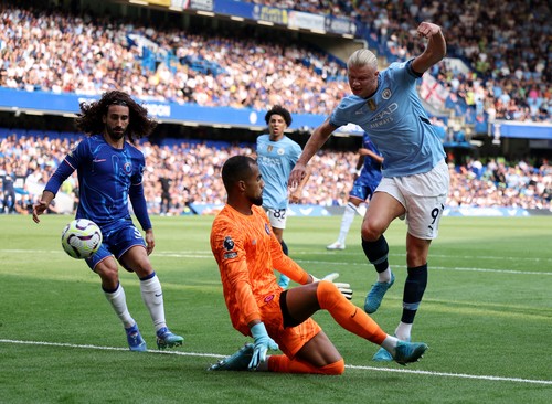 Soccer Football - Premier League - Chelsea v Manchester City - Stamford Bridge, London, Britain - August 18, 2024 Manchester Citys Erling Haaland scores their first goal REUTERS/David Klein EDITORIAL USE ONLY. NO USE WITH UNAUTHORIZED AUDIO, VIDEO, DATA, FIXTURE LISTS, CLUB/LEAGUE LOGOS OR LIVE SERVICES. ONLINE IN-MATCH USE LIMITED TO 120 IMAGES, NO VIDEO EMULATION. NO USE IN BETTING, GAMES OR SINGLE CLUB/LEAGUE/PLAYER PUBLICATIONS. PLEASE CONTACT YOUR ACCOUNT REPRESENTATIVE FOR FURTHER DETAILS..