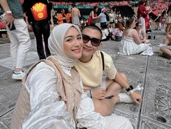 Foto Citra Kirana-Rezky Aditya Nonton Konser Taylor Swift di London, Bak ABG