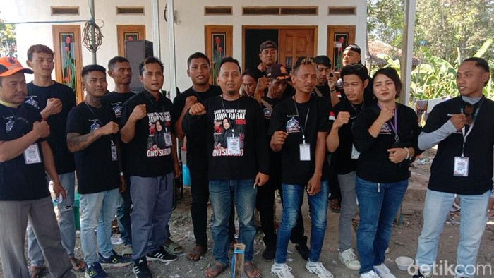Deklarasi Si Komat, simpatisan pendukung Ono Surono jelang Pilgub Jabar 2024 di Kabupaten Indramayu