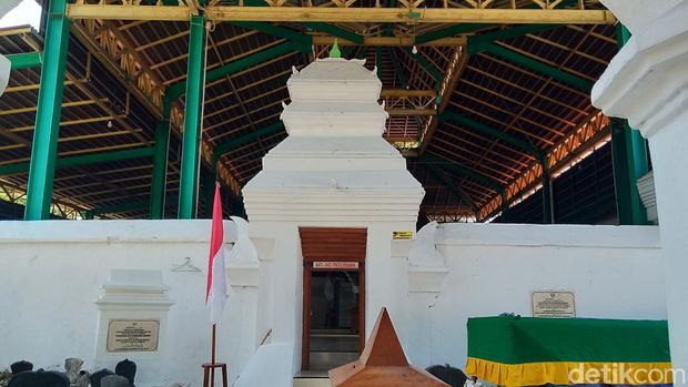 Gua dan langgar Suran peninggalan Ki Ageng Gribig di Jatinom, Klaten. Foto diambil Minggu (18/8/2024).