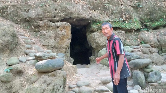 Gua dan langgar Suran peninggalan Ki Ageng Gribig di Jatinom, Klaten. Foto diambil Minggu (18/8/2024).