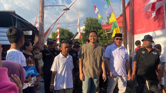 Gusti Bhre saat blusukan di Gilingan bareng Gerindra Solo, Minggu (18/8/2024)