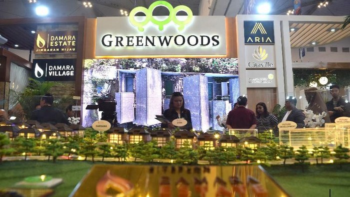Proses pembangunan rumah Cluster Da Vinci 2 di Kota Legenda Wisata milik PT Duta Pertiwi Tbk member of Sinarmas Land, Cibubur, Jawa Barat. Rencana larangan pengucuran KPR inden untuk rumah kedua dan seterusnya ditolak oleh pengembang.